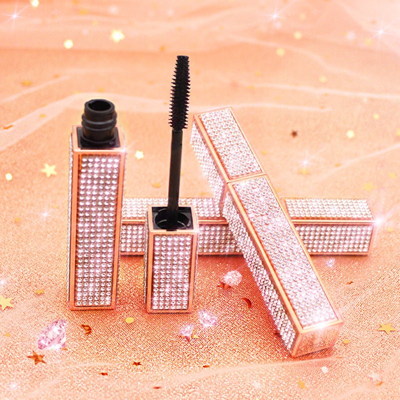 Long, shiny and warbling mascara. - Mama Lifestyles